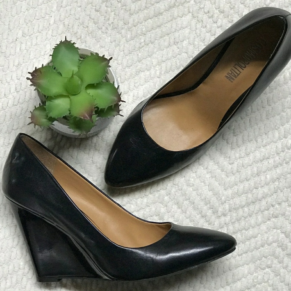Cosmopolitan black wedge heel
